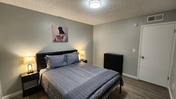 2 多间卧室、熨斗/熨衣板、WiFi、床单