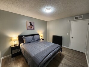 2 bedrooms, iron/ironing board, WiFi, bed sheets - Spacious Townhome in El Paso East (El Paso)