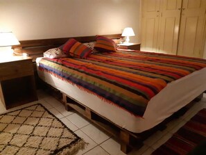 2 slaapkamers, een strijkplank/strijkijzer, wifi, beddengoed