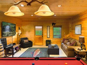 Smart TV, chimenea