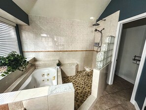 Jetted tub, towels, soap, shampoo