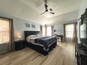 3 bedrooms, desk, iron/ironing board, free WiFi