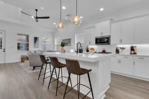 Fridge, microwave, oven, stovetop - Saona Cottage - Coastal Elegance (Naples)