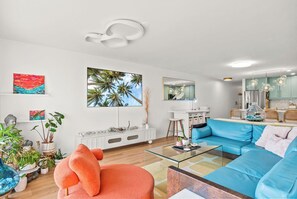 Televisión, futbolito, tenis de mesa y libros 