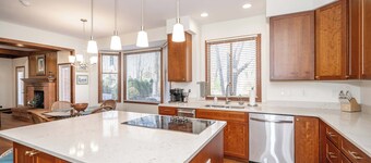 Luxurious Dream Home For 10!