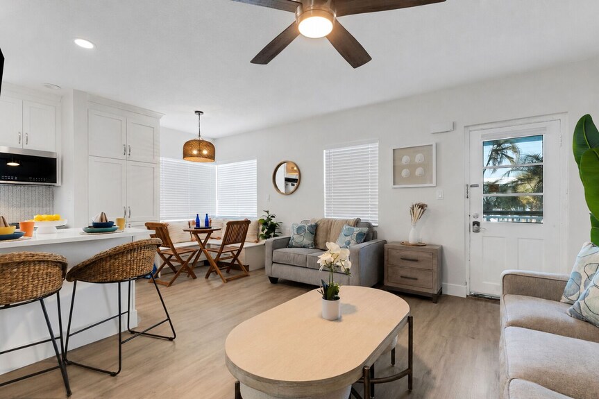 Beach Condo W/ Heated Pool & Fishing Dock - Steps To Sand - Coral Resort D-1 - Clearwater Beach, FL