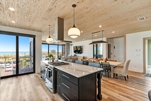Interior - Tarpon Tides - Hosted by Moore AI Rentals (Fernandina Beach)