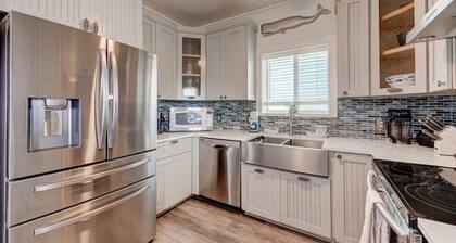 Shared Heated Pool, Hot Tub, Pet Friendly, Boardwalk to the Beach