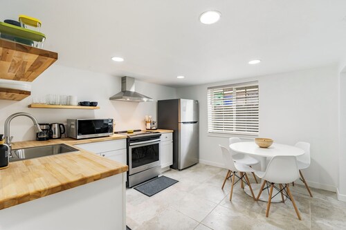 Stumptown Station / King Bed