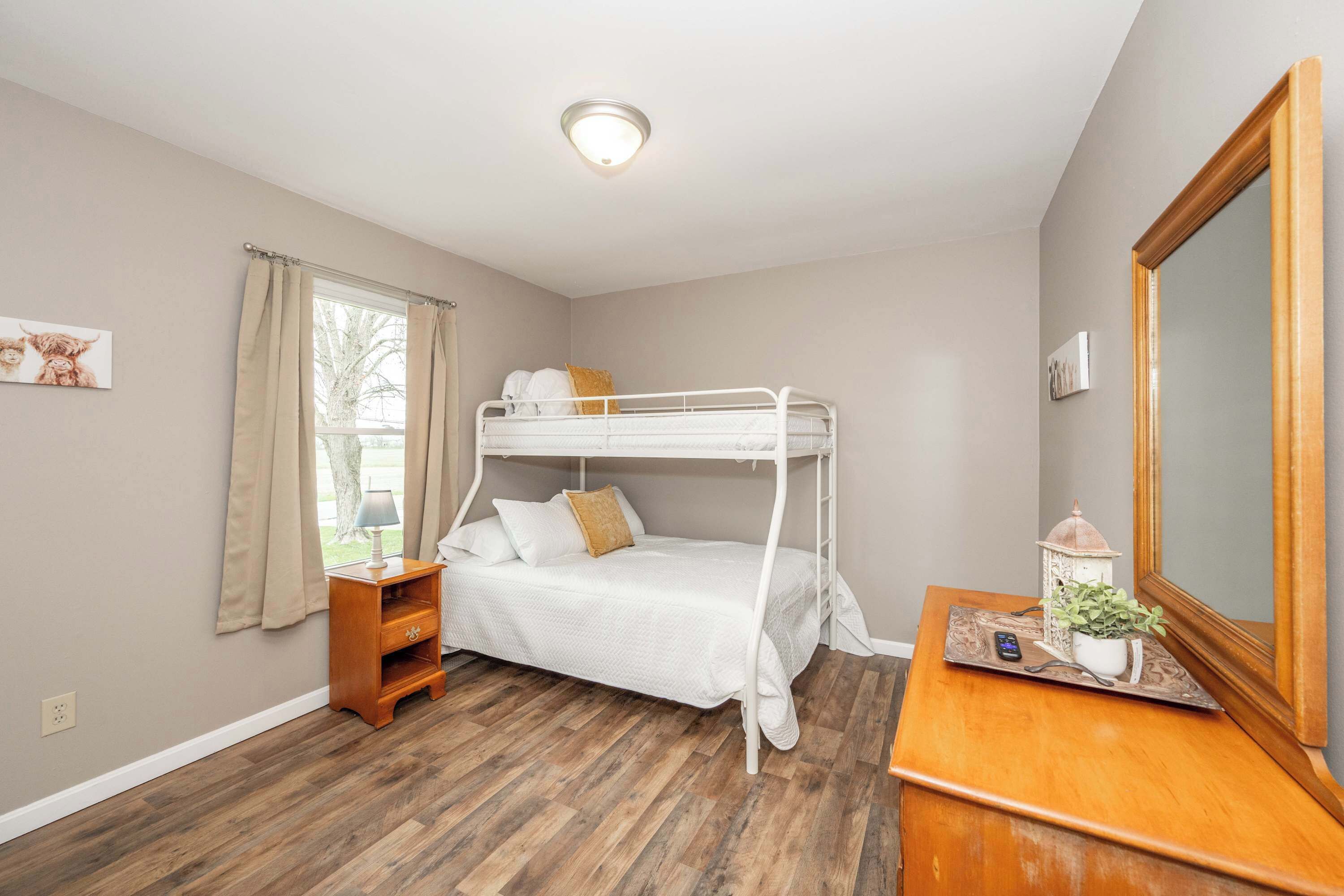 House, Multiple Beds, Patio, Garden View (Main Street Cottage) | 3 bedrooms, individually decorated, individually furnished, bed sheets