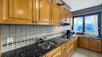 Réfrigérateur, micro-ondes, four, lave-vaisselle