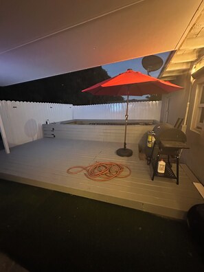 Terrace/patio - Spacious 5-bedroom house with WiFi, AC 7 mins from hard rock stadium (Opa-locka)