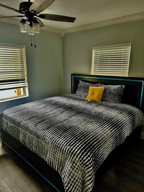 5 habitaciones, tabla de planchar con plancha, wifi y ropa de cama 