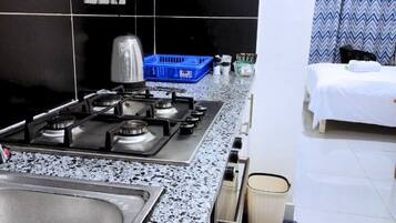 Micro-ondes, four, plaque de cuisson