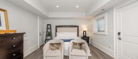 Studio Suite, 1 King Bed, City View (Mt. Adams Nest)