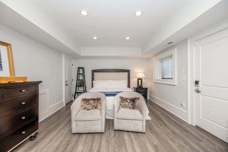 Studio Suite, 1 King Bed, City View (Mt. Adams Nest) | 1 bedroom, individually decorated, individually furnished