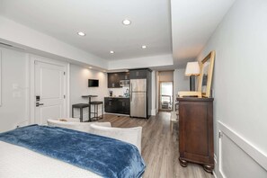 Studio Suite, 1 King Bed, City View (Mt. Adams Nest) | 1 bedroom, individually decorated, individually furnished - Mt. Adams Nest Studio for 2 (Cincinnati)