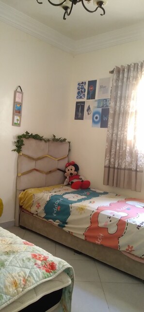 3 bedrooms, iron/ironing board, WiFi, bed sheets