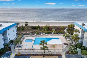 Pool - Comfortable, Modern Beach and Racquet Condo | Pool (Tybee Island)