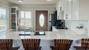 Coffee/tea maker, fridge, microwave, oven - 3 Bed, 2 Bath, Canal House! (Supply)