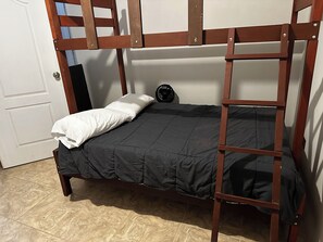 4 chambres, fer et planche à repasser, Wi-Fi, draps fournis