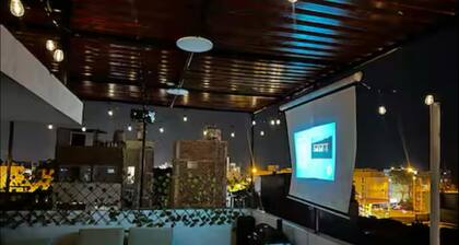 Spacious 4-bedroom house with WiFi, fitness room in fabulous Lima