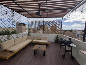 Unclassified image, 2 of 8, button