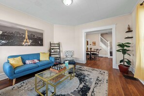 Living area - Summit Scholars 2 For 6! (Columbus)