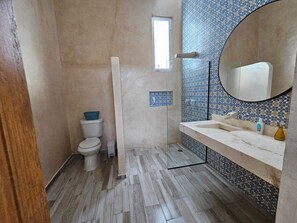 タオル、石鹸、トイレットペーパー