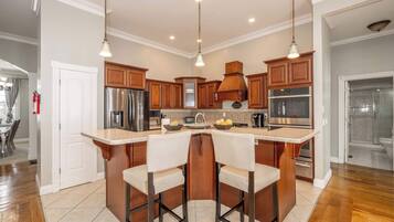 House, Multiple Beds, Patio, Garden View (The Bishops Manor) | Private kitchen | Fridge, microwave, oven, stovetop