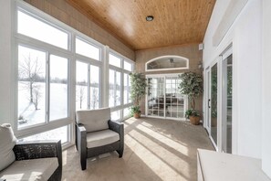 House, Multiple Beds, Patio, Garden View (The Bishops Manor) | Interior