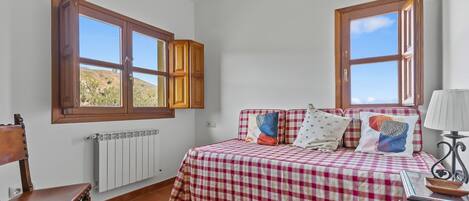 4 bedrooms, iron/ironing board, travel cot, bed sheets