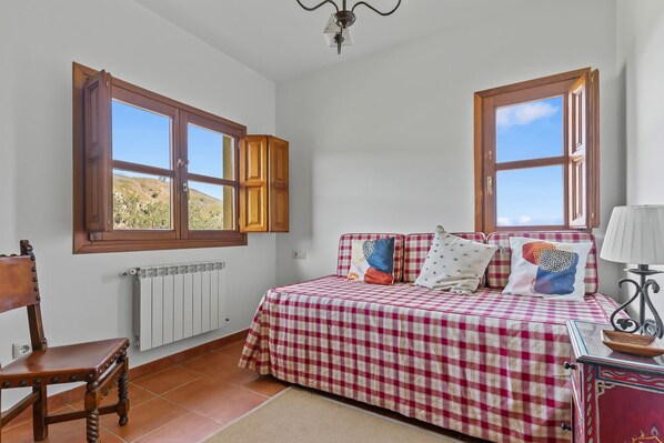 4 bedrooms, iron/ironing board, travel crib, bed sheets