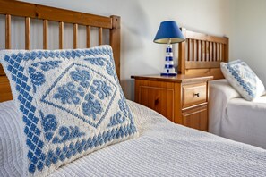 4 habitaciones, tabla de planchar con plancha y cuna de viaje 