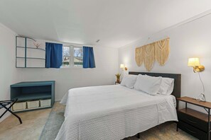 ハウス ベッド (複数台) パティオ ガーデンビュー (The Gahanna Getaway) | 4 室のベッドルーム、客室ごとに異なる装飾、客室ごとに異なるインテリア、ベッドシーツ