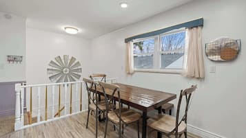House, Multiple Beds, Patio, Garden View (The Gahanna Getaway) | Dining