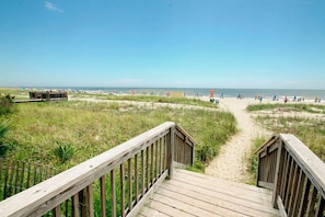 Beach -  Oceanfront Escape! Sleeps 6! 8th floor (Myrtle Beach)