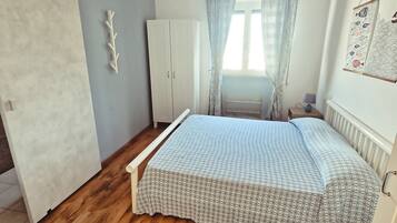 1 Schlafzimmer, Reisekinderbett, kostenloses WLAN, Bettwäsche