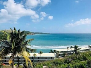 Solsenger og strandhåndklær