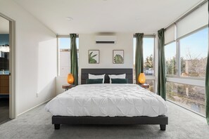 3 slaapkamers, een strijkplank/strijkijzer, wifi, beddengoed