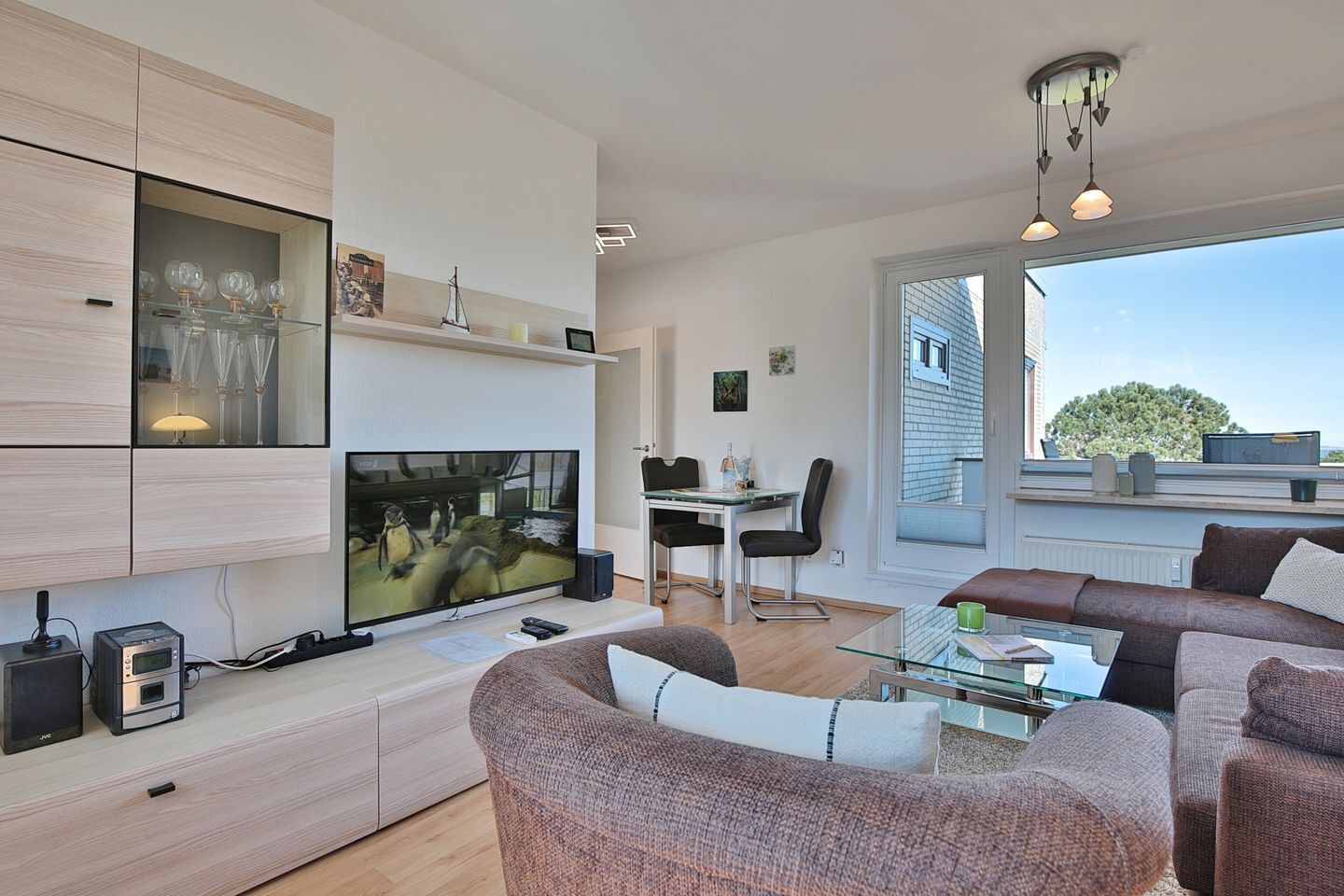 Fernseher, Stereoanlage