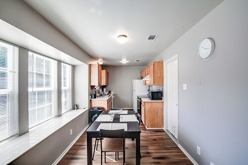 Spacious 4-bedroom house with AC, WiFi in charming Killeen