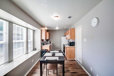 Spacious 4-bedroom house with AC, WiFi in charming Killeen