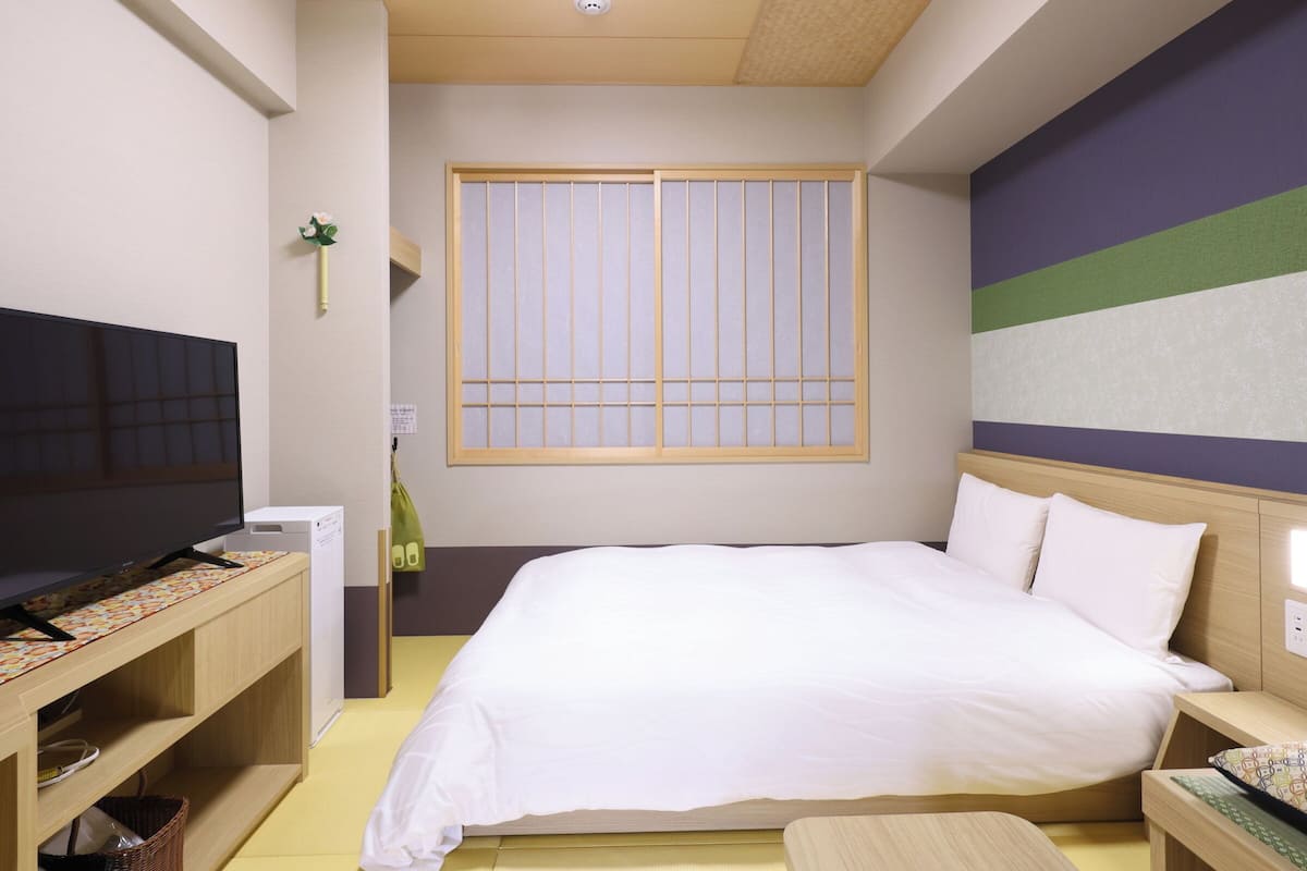 Desk, blackout curtains, free WiFi