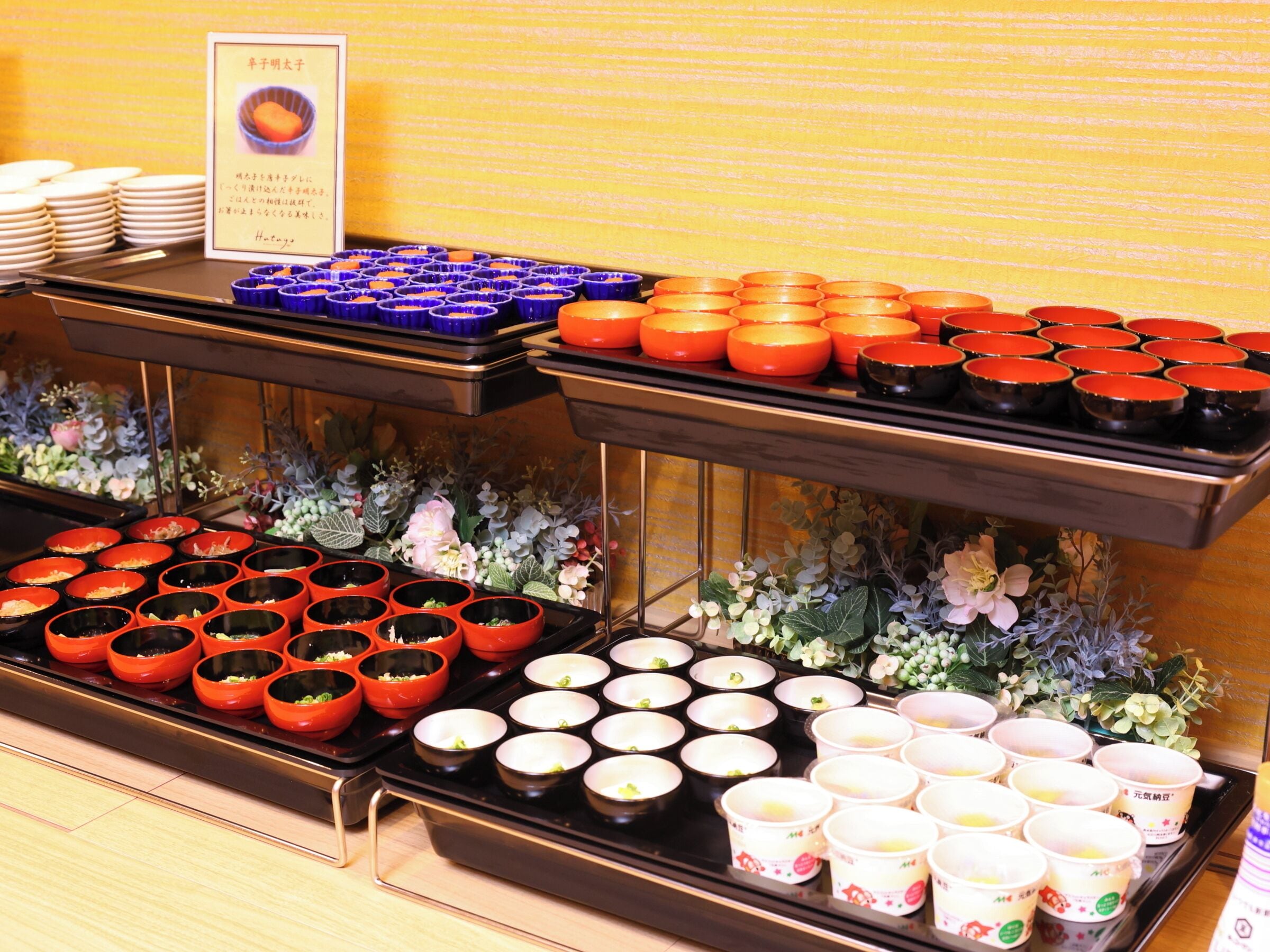 بوفيه فطور يوميًا بتكلفة قدرها (2500 JPY للشخص)