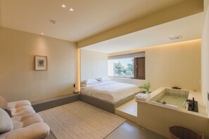 Kamar Double Deluks | Seprai premium, selimut bulu angsa, dan didekorasi berbeda-beda