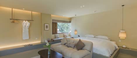 Classic Studio Suite, Hill View | Premium bedding, down comforters, individually decorated
