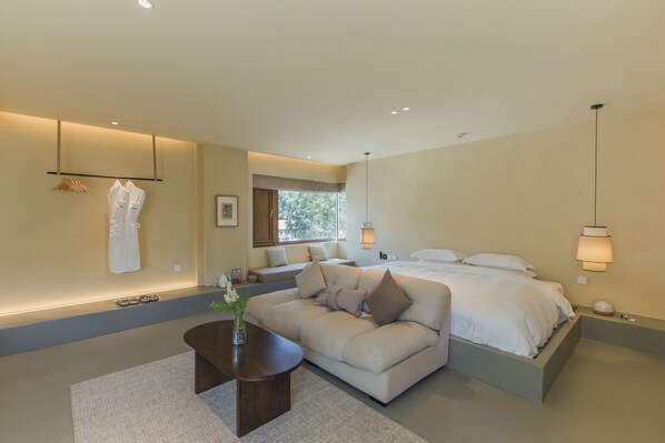 Classic Studio Suite, Hill View