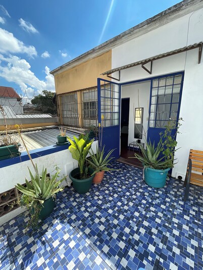 Affordable colonial style room in the historic center of the city