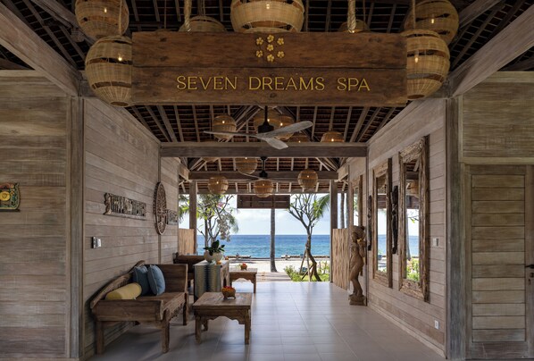 Parihoitohuone(ita), vartalohoitoja, aromaterapiaa, syvÀkudoshierontaa